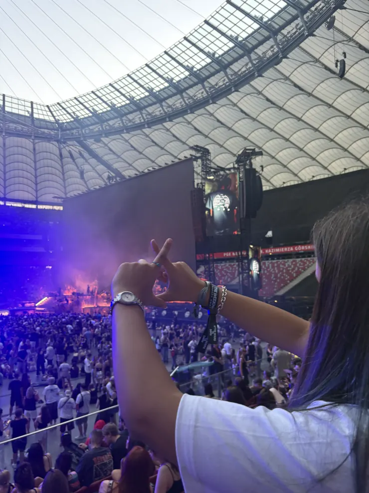 Ruby throwing a peace sign inside the stadium before the show